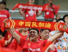 开云平台-足球比赛中东方球队取得胜利