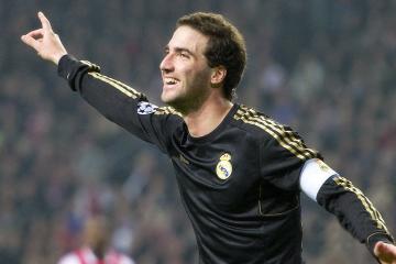 开云下载-皮克的闪电突袭，那不勒斯与美国友谊赛的早早终结