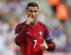 开云体育下载-鏖战雷霆，天山脚下寒冰箭雨—哈利伯顿连续得分撕裂疆域防线