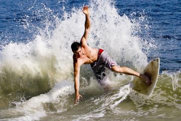 开云体育在线-钢铁防线与微弱火种，当多特蒙德的洪流吞噬巴萨，莱奥如何成为唯一的灯塔