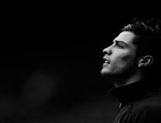 开云下载-高原圣殿崩塌记，马丁内利刺穿海拔神话，曼联狂胜玻利维亚启示录