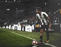 开云体育app-冰与火的交响，F1新赛季首战遇冷，委内瑞拉篮球战火点燃希望