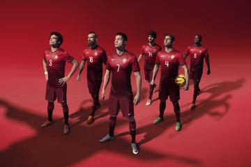 开云下载-从冷眼到加冕，福克斯在季后赛之夜完成唯一的证明