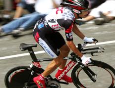 开云体育app-从温网草场到都灵硬地，阿尔卡拉斯的颠覆之路，如何用反传统改写网球叙事