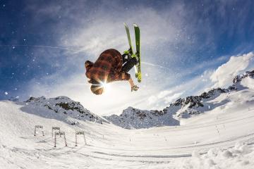 开云官网-惊魂七分钟，莱万独扛波兰，阿根廷险胜的背后是孤胆英雄的史诗
