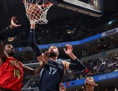 开云体育在线-灰熊中锋瓦兰丘纳斯遭遇脚伤，或将休战数周