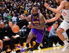 开云体育app-湖人大胜开拓者，詹姆斯状态火热