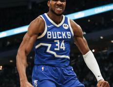 开云平台-雄鹿队客场逆转猛龙队，取得胜利