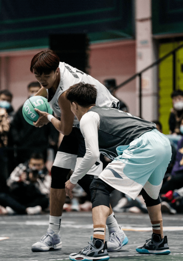 开云体育-V5绝杀SHR,Crisp完成史诗逆转宿敌对决成都决赛之夜,技惊四座