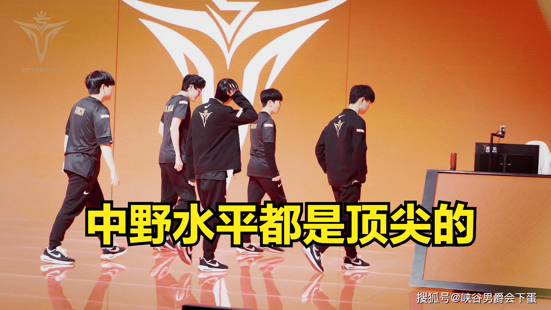 开云体育平台APP-巴克斯夺得MVP，表现稳定成为队伍关键