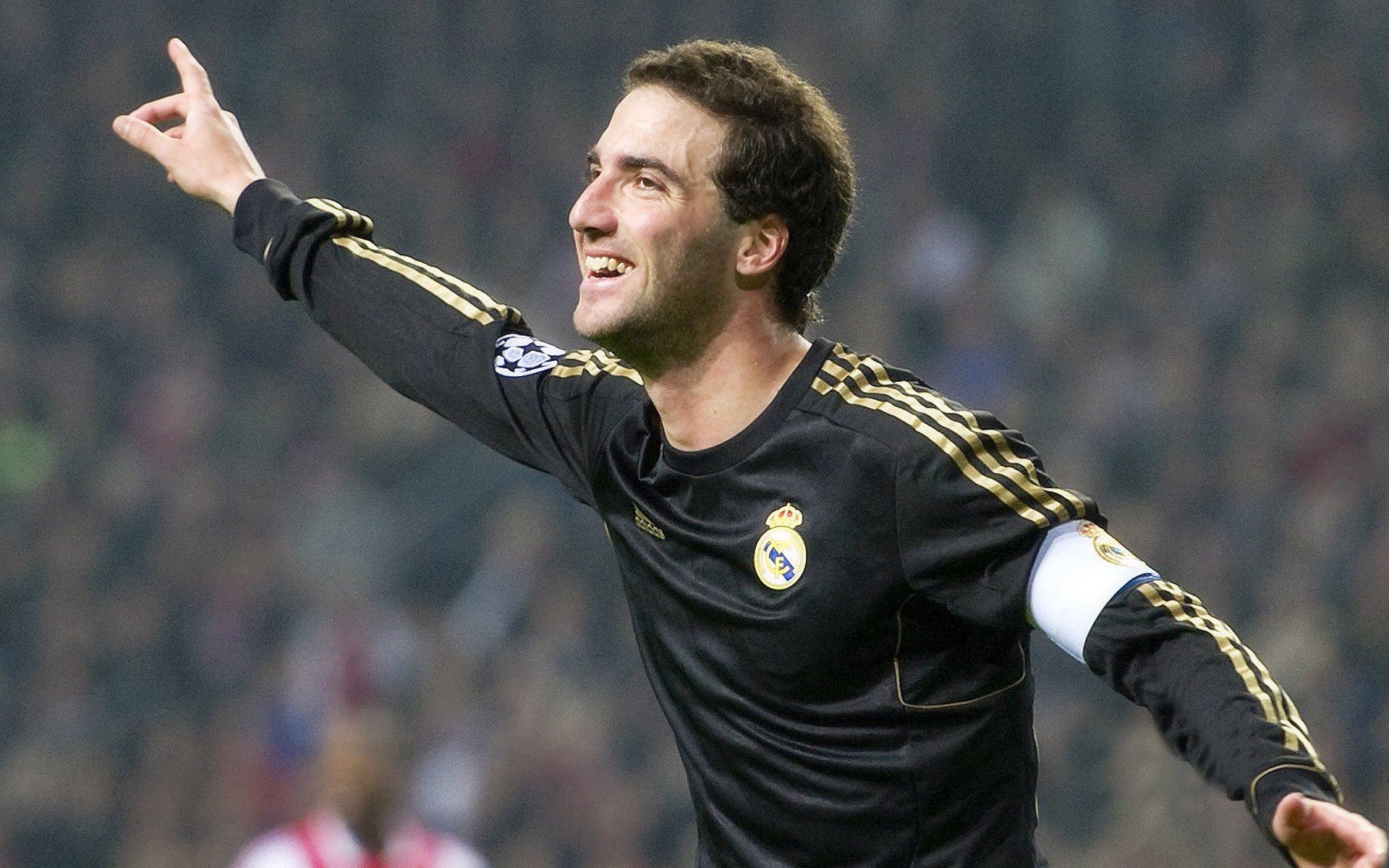 开云下载-皮克的闪电突袭，那不勒斯与美国友谊赛的早早终结